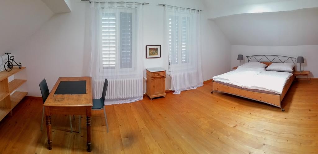 Rooms-Zimmer Neuhausen Am Rheinfall Eksteriør billede