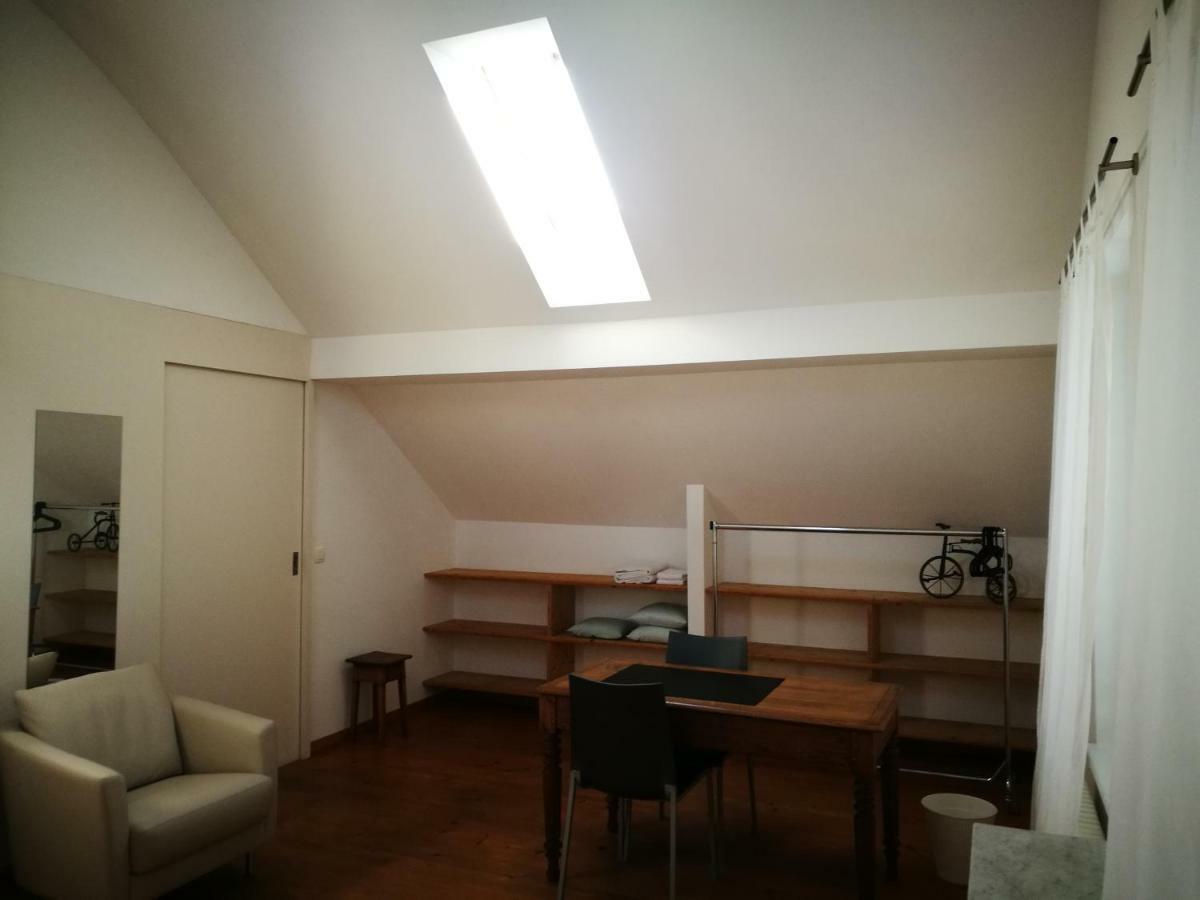 Rooms-Zimmer Neuhausen Am Rheinfall Eksteriør billede