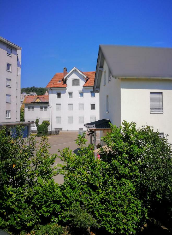 Rooms-Zimmer Neuhausen Am Rheinfall Eksteriør billede