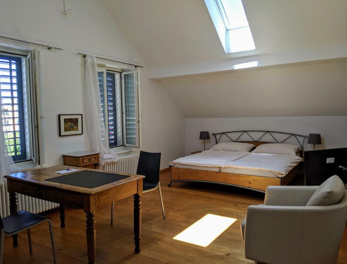 Rooms-Zimmer Neuhausen Am Rheinfall Eksteriør billede